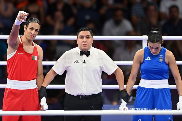 At the 2024 Olympics, the transgender boxer defeated the boxer with the first punch. Video