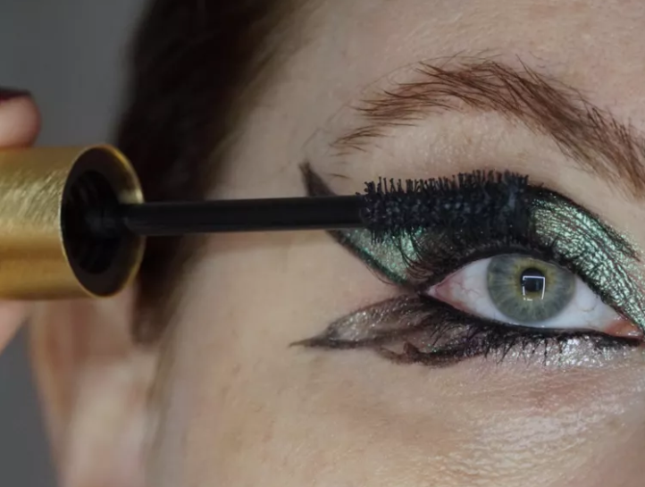 Butterfly eyeliner: how to create a look as if from a beauty salon