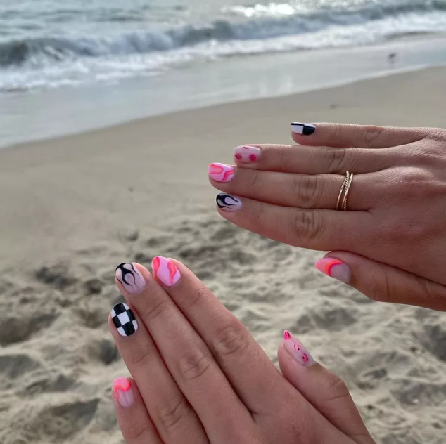 Manicure for August 2024: the most fashionable trends of the outgoing summer