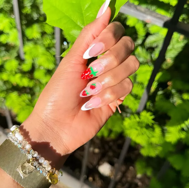 Manicure for August 2024: the most fashionable trends of the outgoing summer