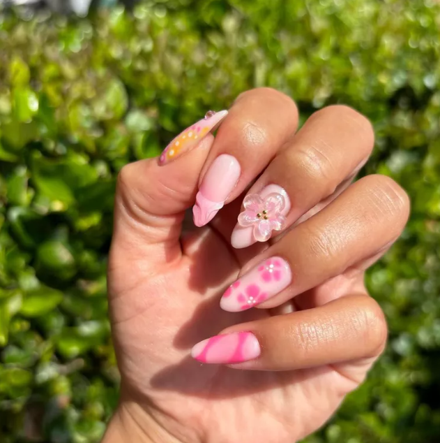 Manicure for August 2024: the most fashionable trends of the outgoing summer