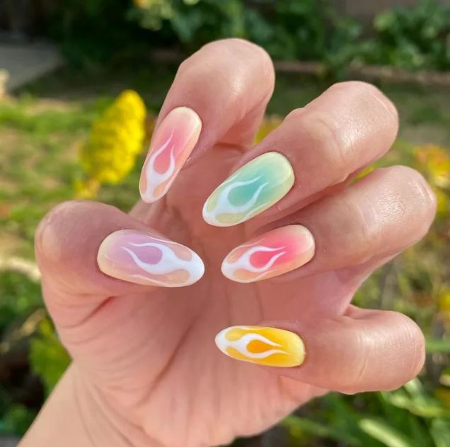 Manicure for August 2024: the most fashionable trends of the outgoing summer