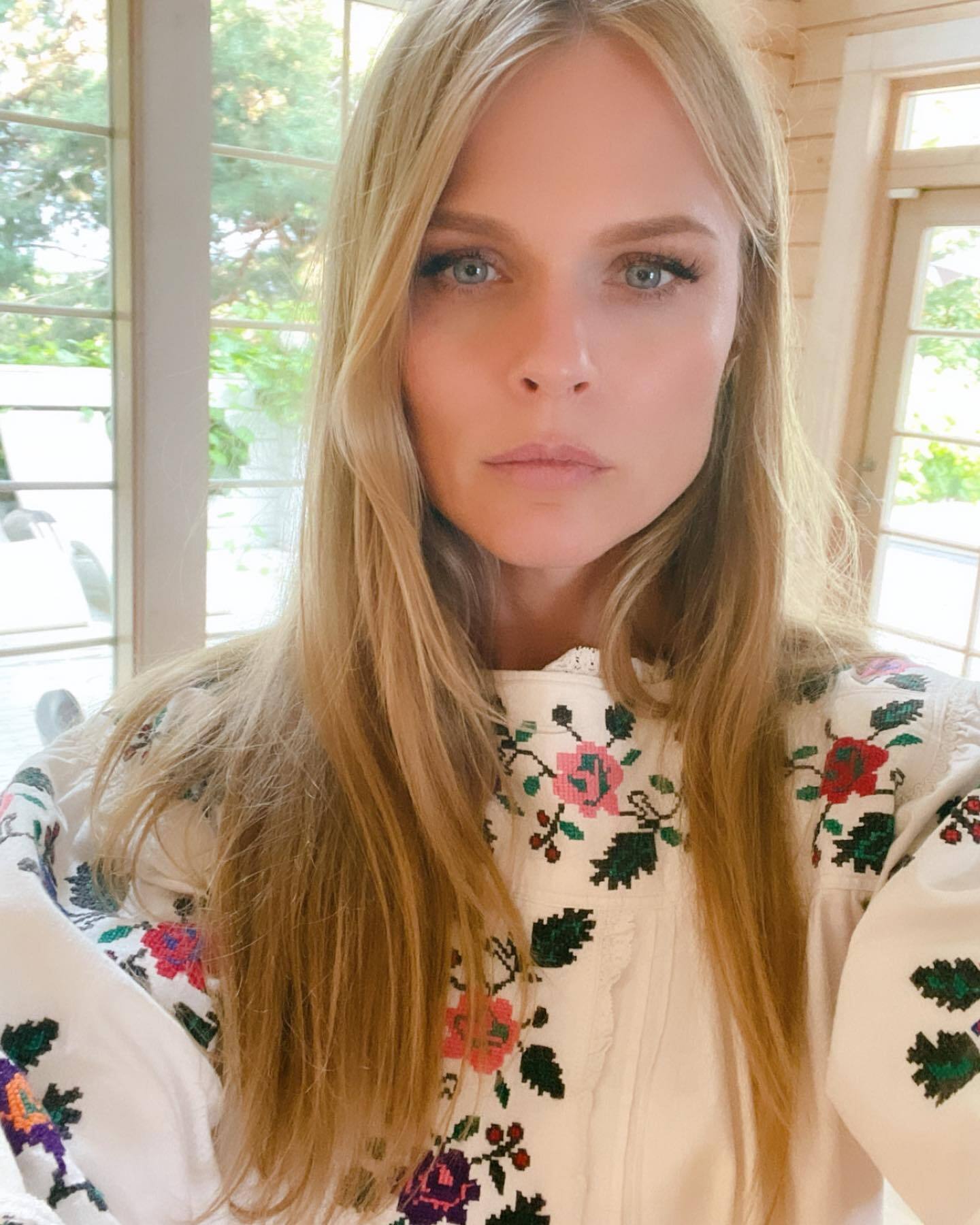 No longer a blonde: Olia Freimut has radically changed her haircut and hair color