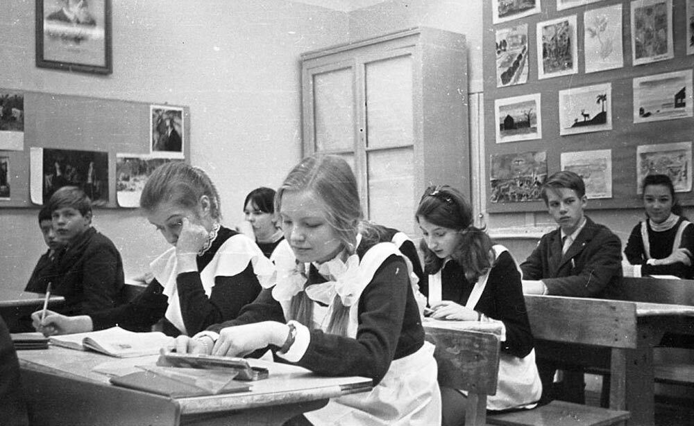 Why it was forbidden to write with ballpoint pens in schools in the USSR: the reason will surprise you