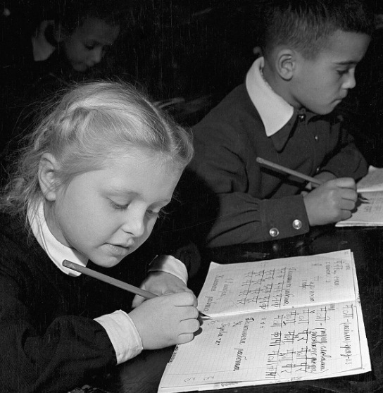 Why it was forbidden to write with ballpoint pens in schools in the USSR: the reason will surprise you