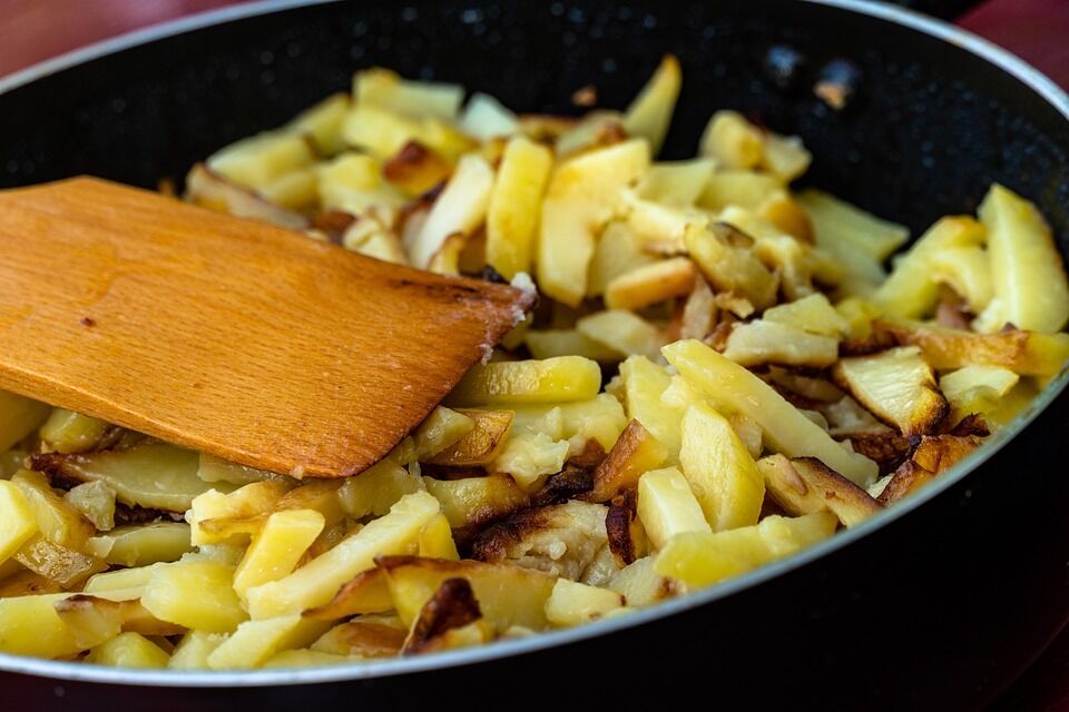 Frying potatoes releases harmful compounds from starch