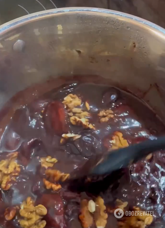 The most delicious plum jam with chocolate: how to make a dessert for the winter