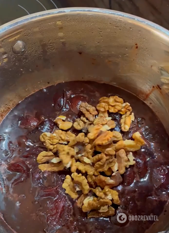 The most delicious plum jam with chocolate: how to make a dessert for the winter