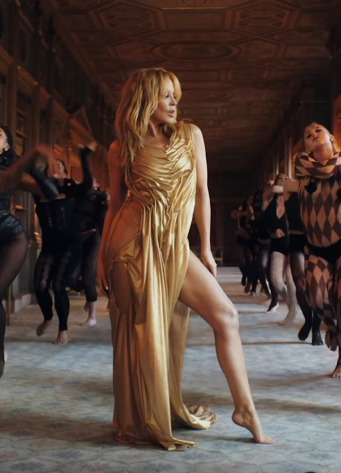 Kylie Minogue shows her inner goddess in a wet gold dress