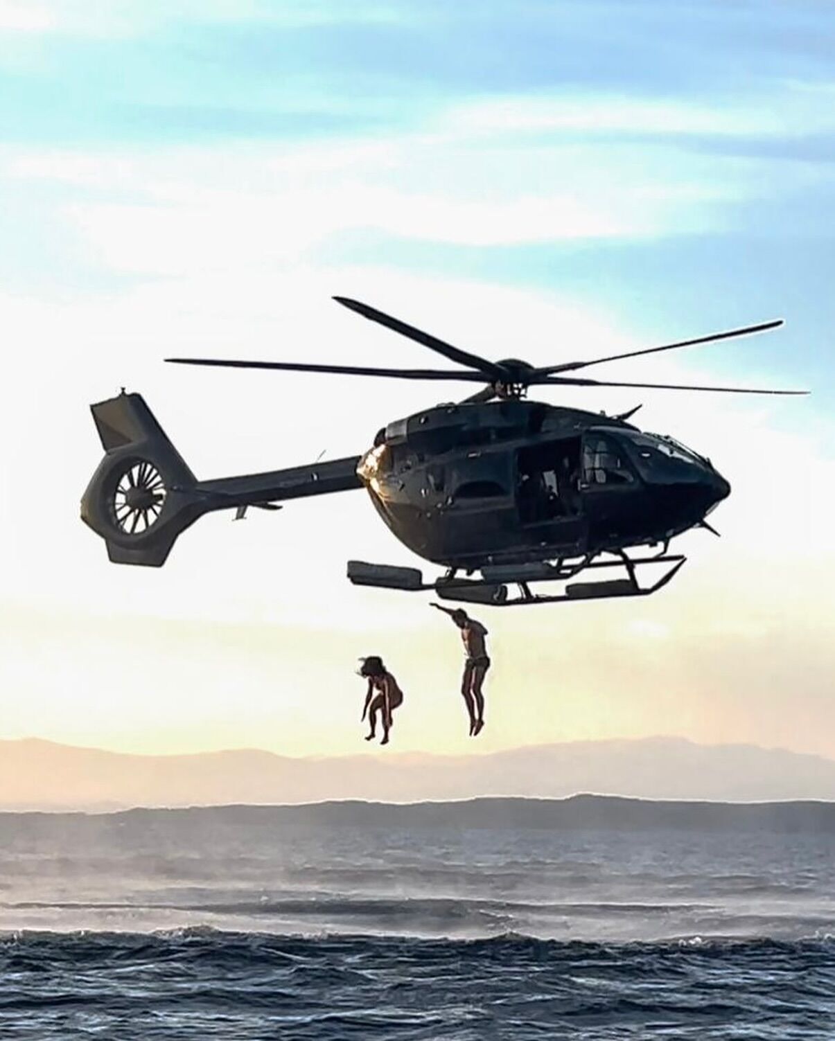 Like in the movie ''Mission Impossible'': Orlando Bloom and Katy Perry made an extreme jump from a helicopter. Video