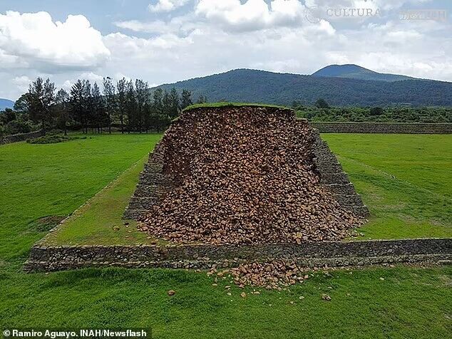 A 1000-year-old pyramid collapsed in Mexico: a local tribe saw it as a bad omen