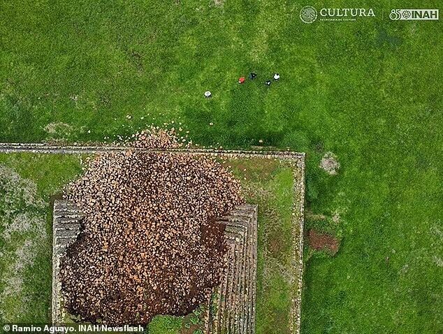 A 1000-year-old pyramid collapsed in Mexico: a local tribe saw it as a bad omen