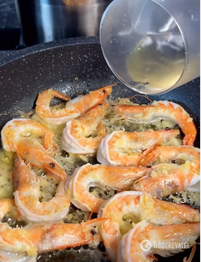 How to cook shrimp in wine deliciously