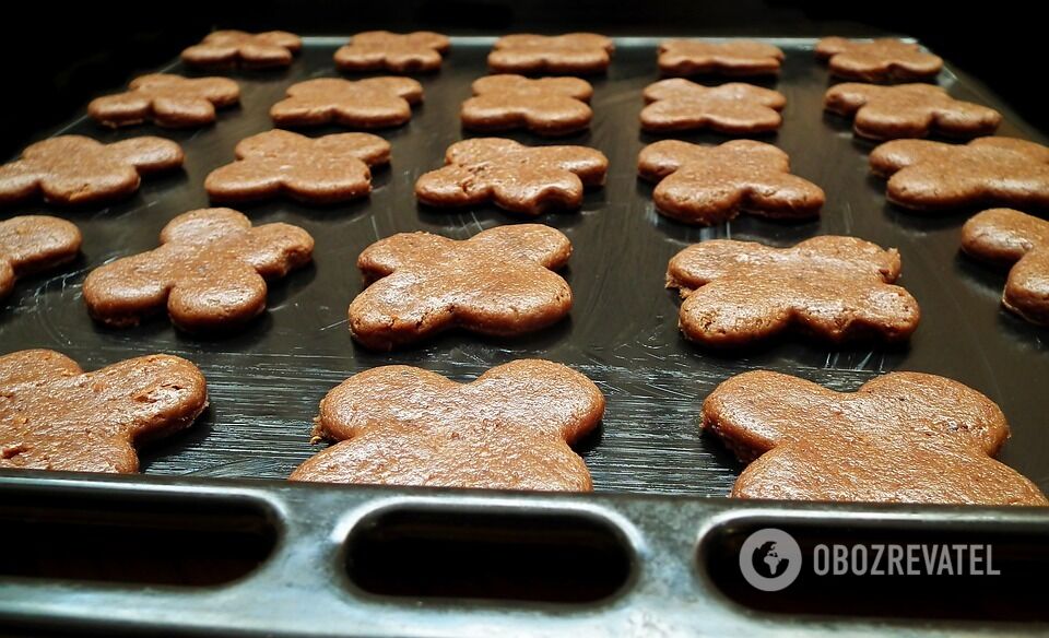 It is important to use molasses and brown sugar to achieve the perfect texture of gingerbread cookies