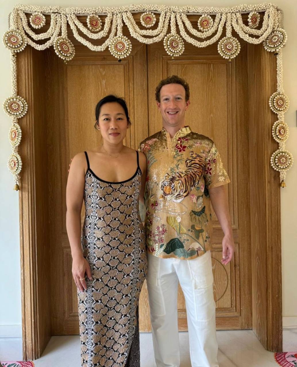 Mark Zuckerberg commissioned a giant 2-meter sculpture of his wife. Photo