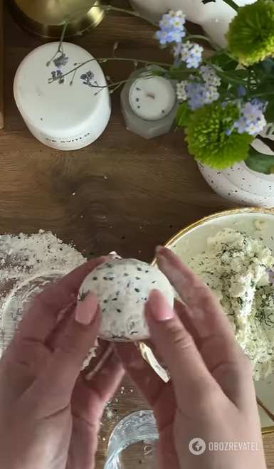 Salty cheesecakes with a secret: how to prepare a popular dish in an original way