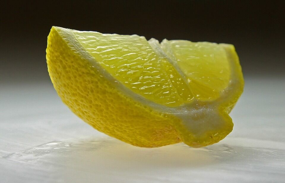 Lemon wedge