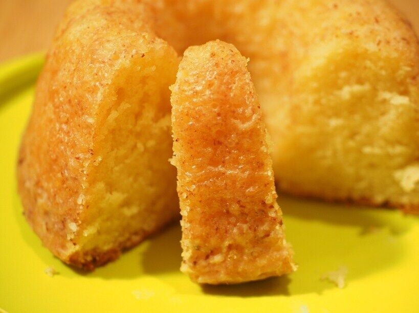 How to cook delicious moist semolina cake.