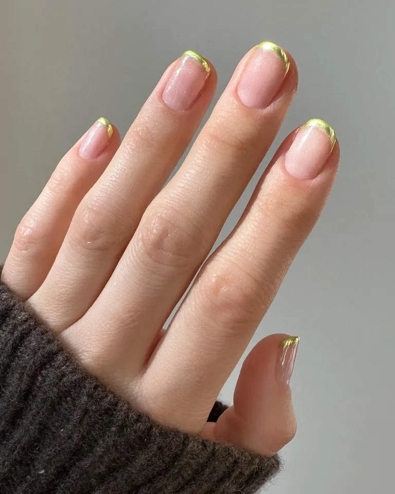 Gold manicure: what the most fashionable nails of the season will look like in the fall of 2024. Photo.