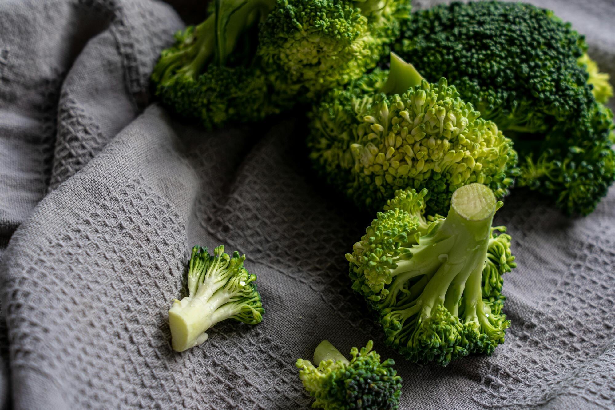 Chicken and broccoli salad: a tasty and nutritious breakfast dish