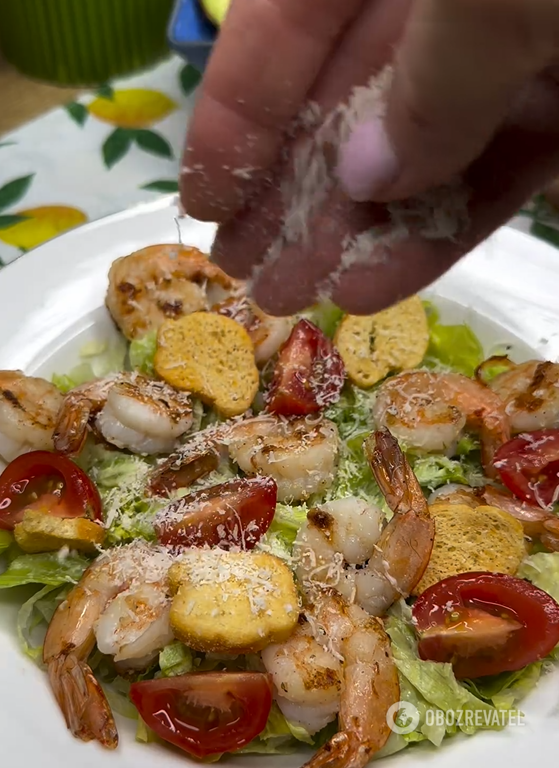 Caesar salad in a new way: what original sauce to use