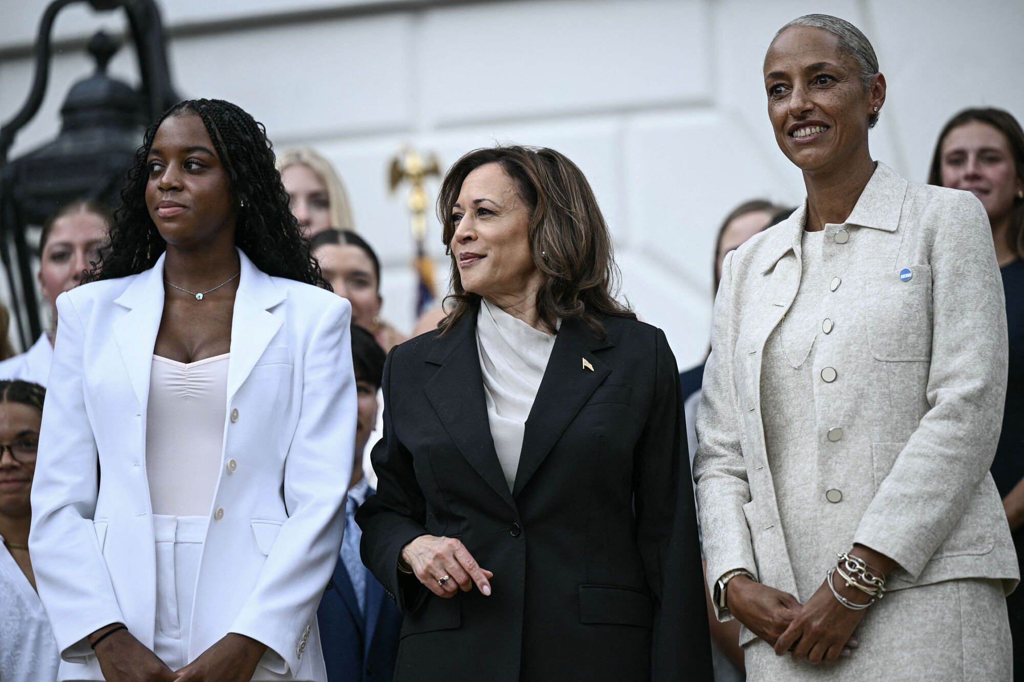 6 Kamala Harris campaign looks that showcase her style the best. Photo