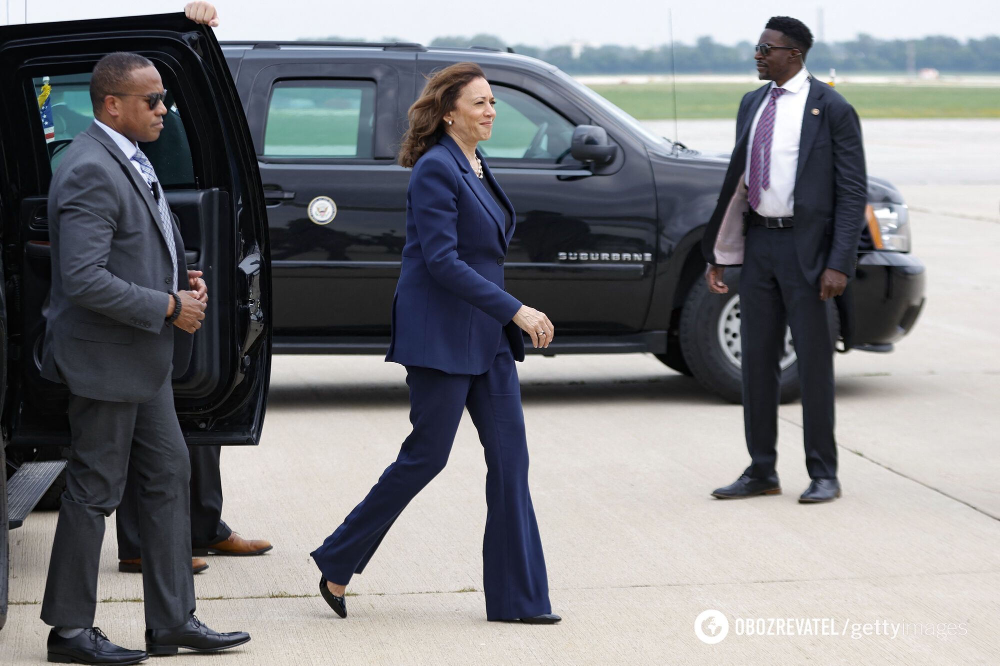 6 Kamala Harris campaign looks that showcase her style the best. Photo