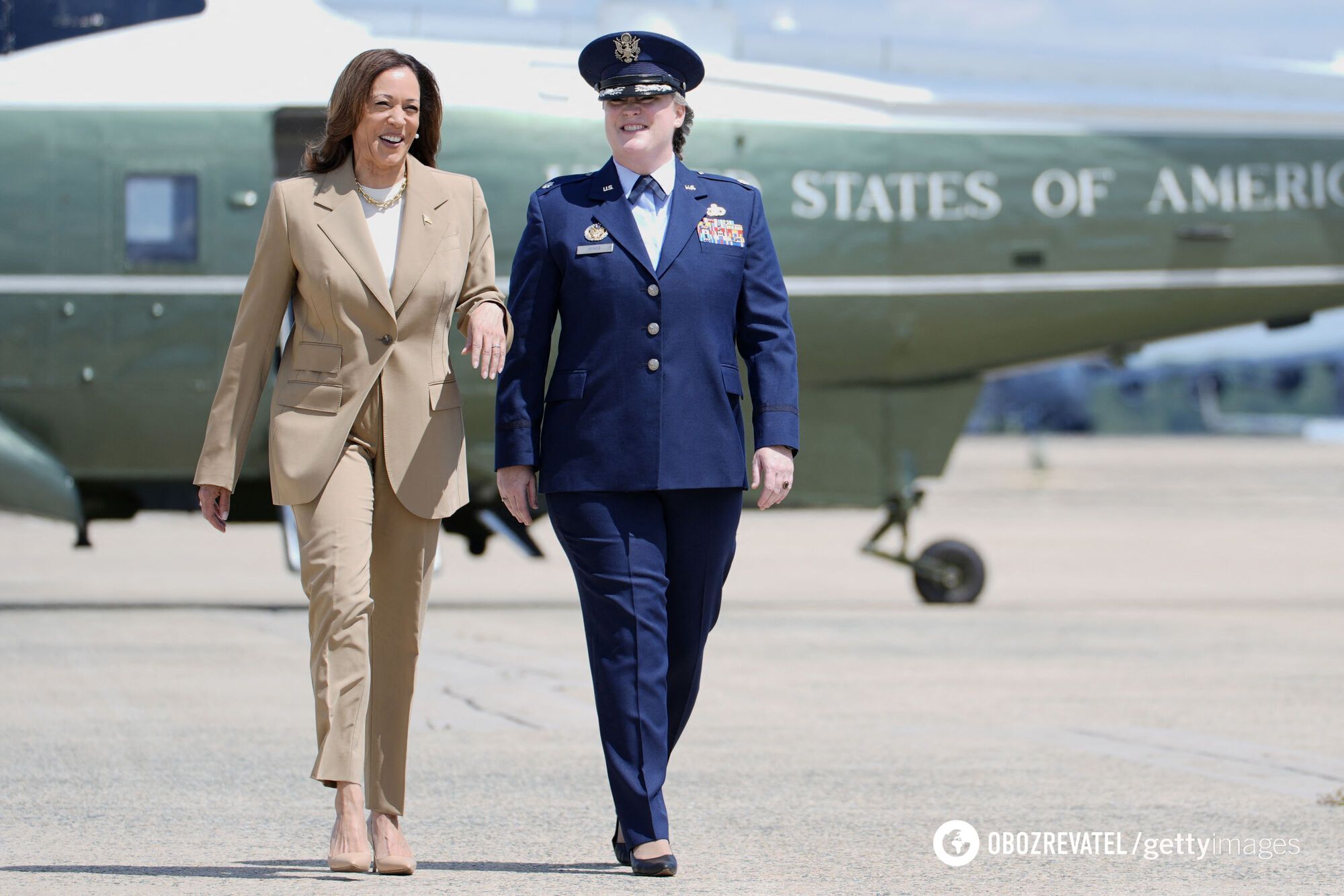 6 Kamala Harris campaign looks that showcase her style the best. Photo