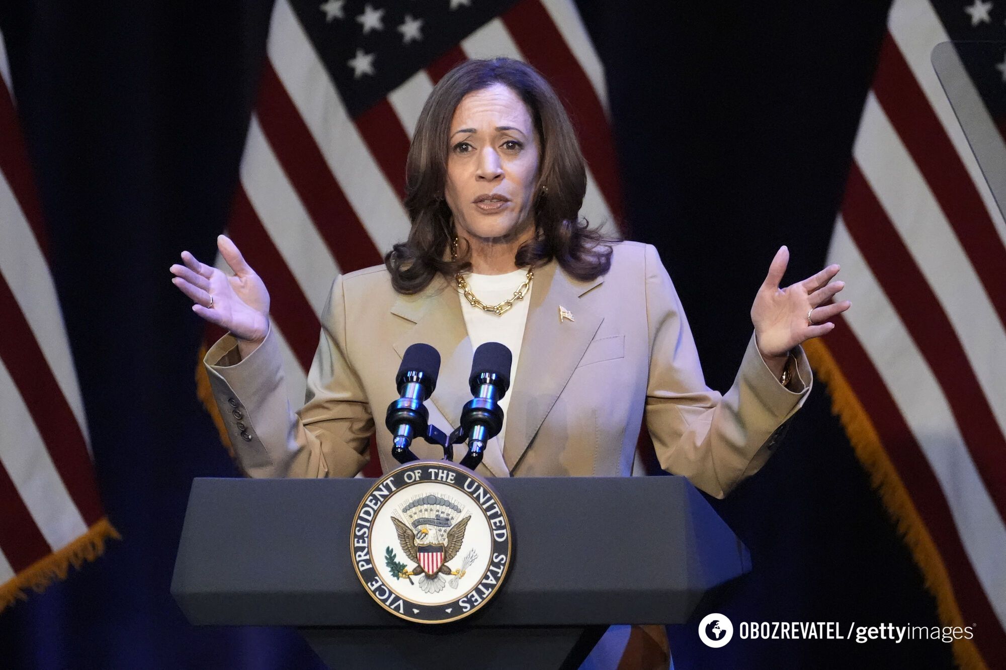 6 Kamala Harris campaign looks that showcase her style the best. Photo