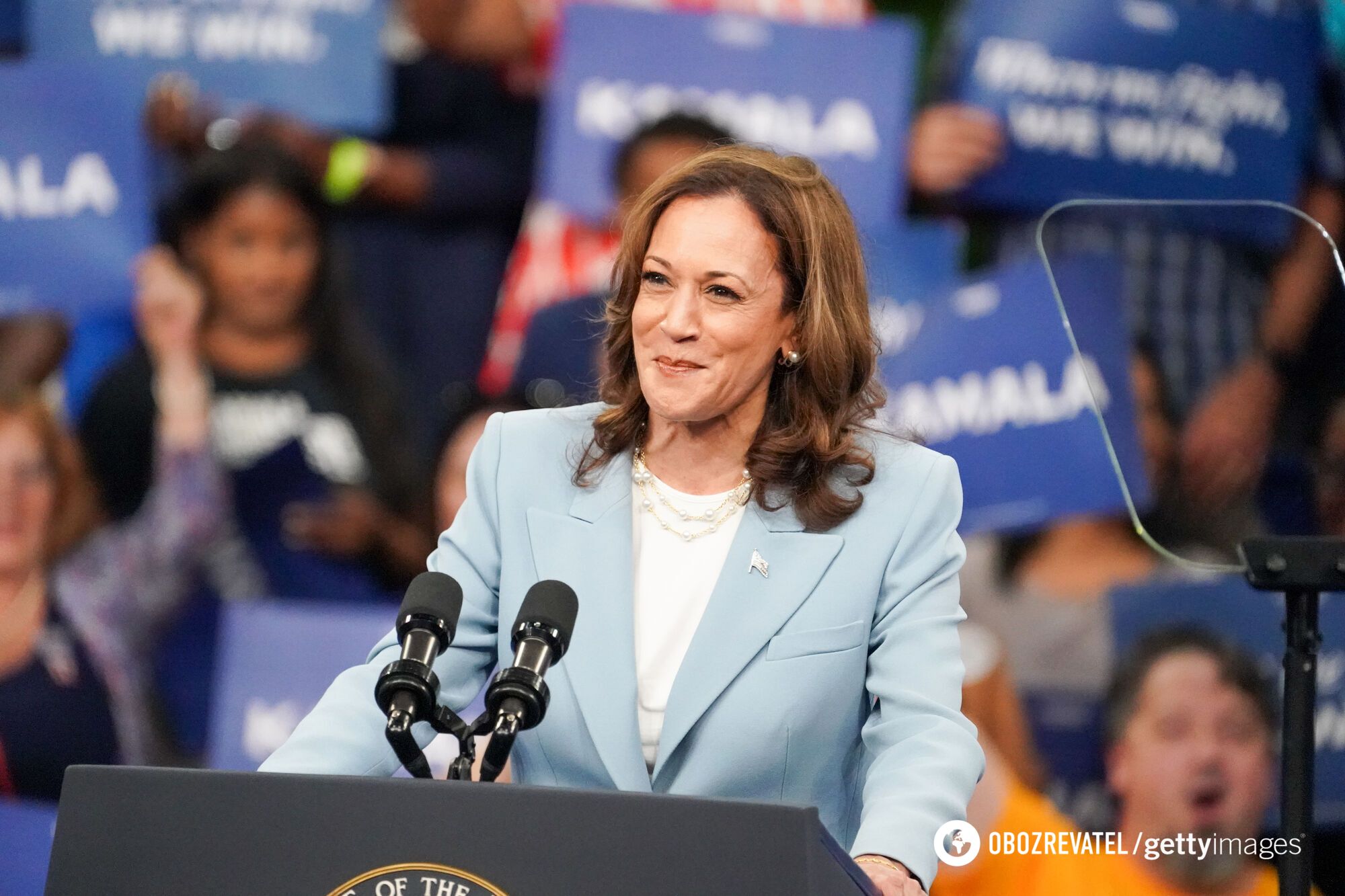 6 Kamala Harris campaign looks that showcase her style the best. Photo