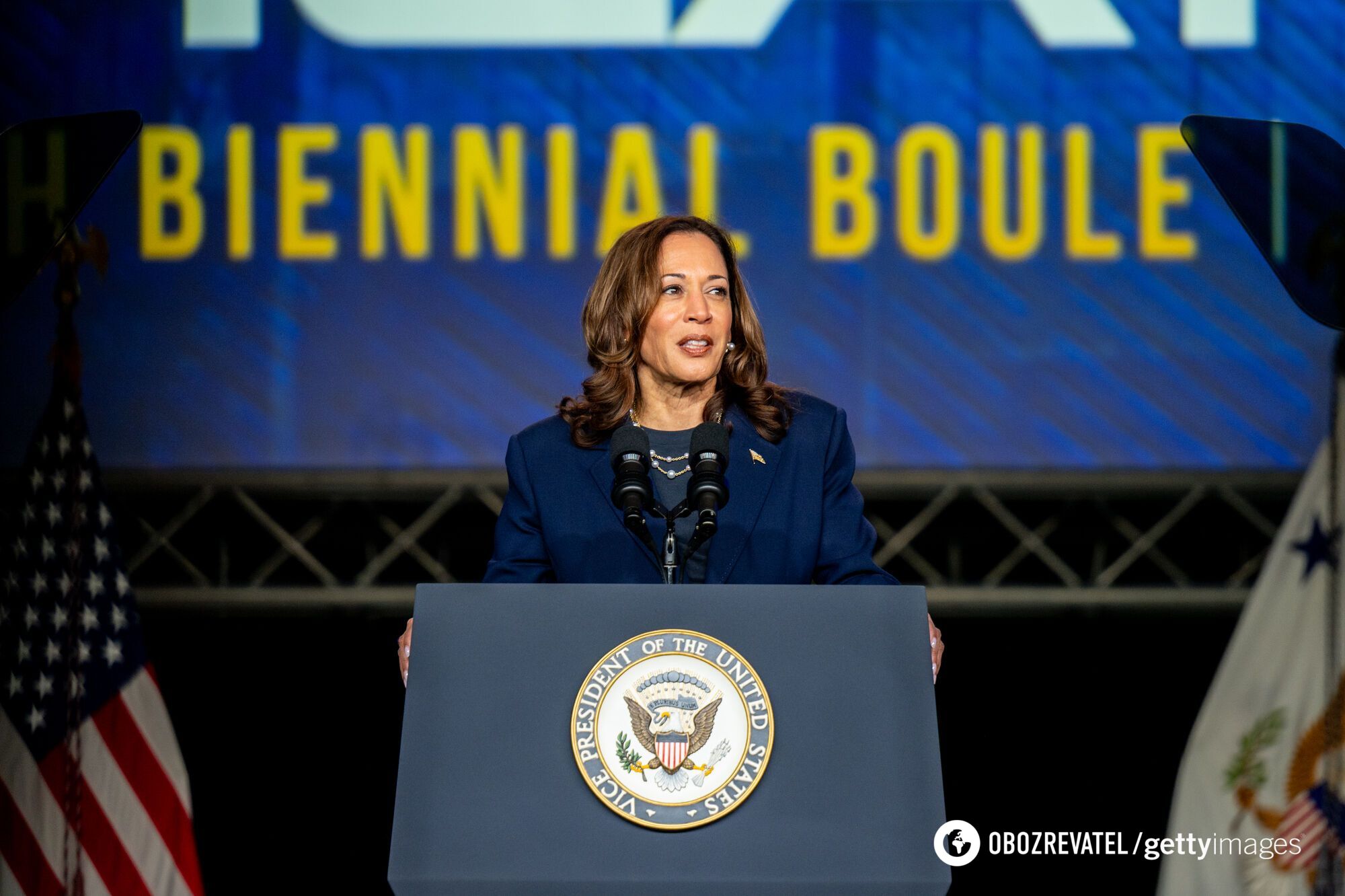 6 Kamala Harris campaign looks that showcase her style the best. Photo