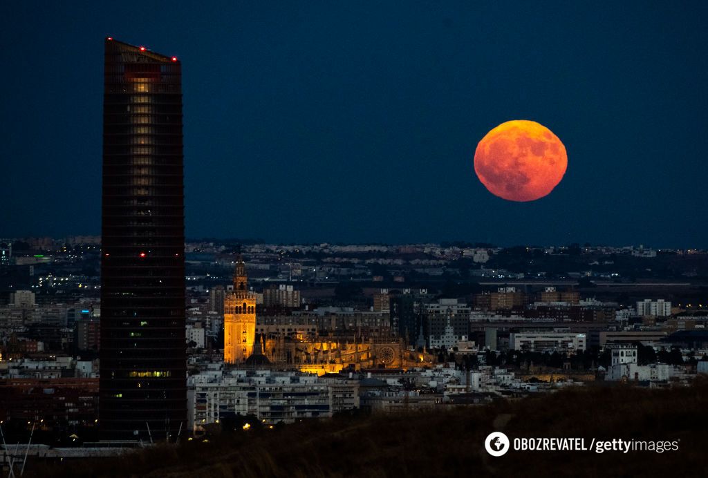 Blue super moon struck the world: photos and video of the bright astronomical event