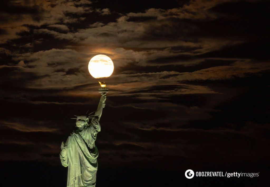 Blue super moon struck the world: photos and video of the bright astronomical event