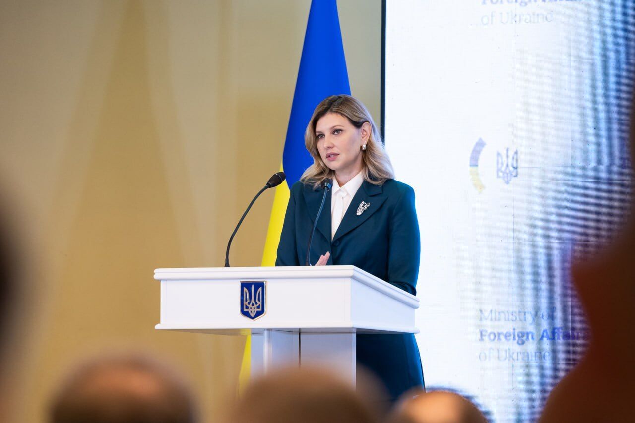 Olena Zelenska showed a stylish emerald-colored look at a diplomatic meeting. Photo