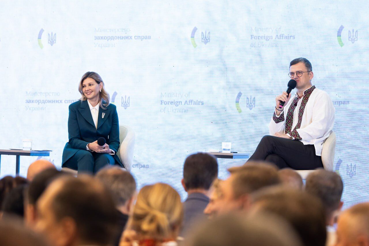 Olena Zelenska showed a stylish emerald-colored look at a diplomatic meeting. Photo