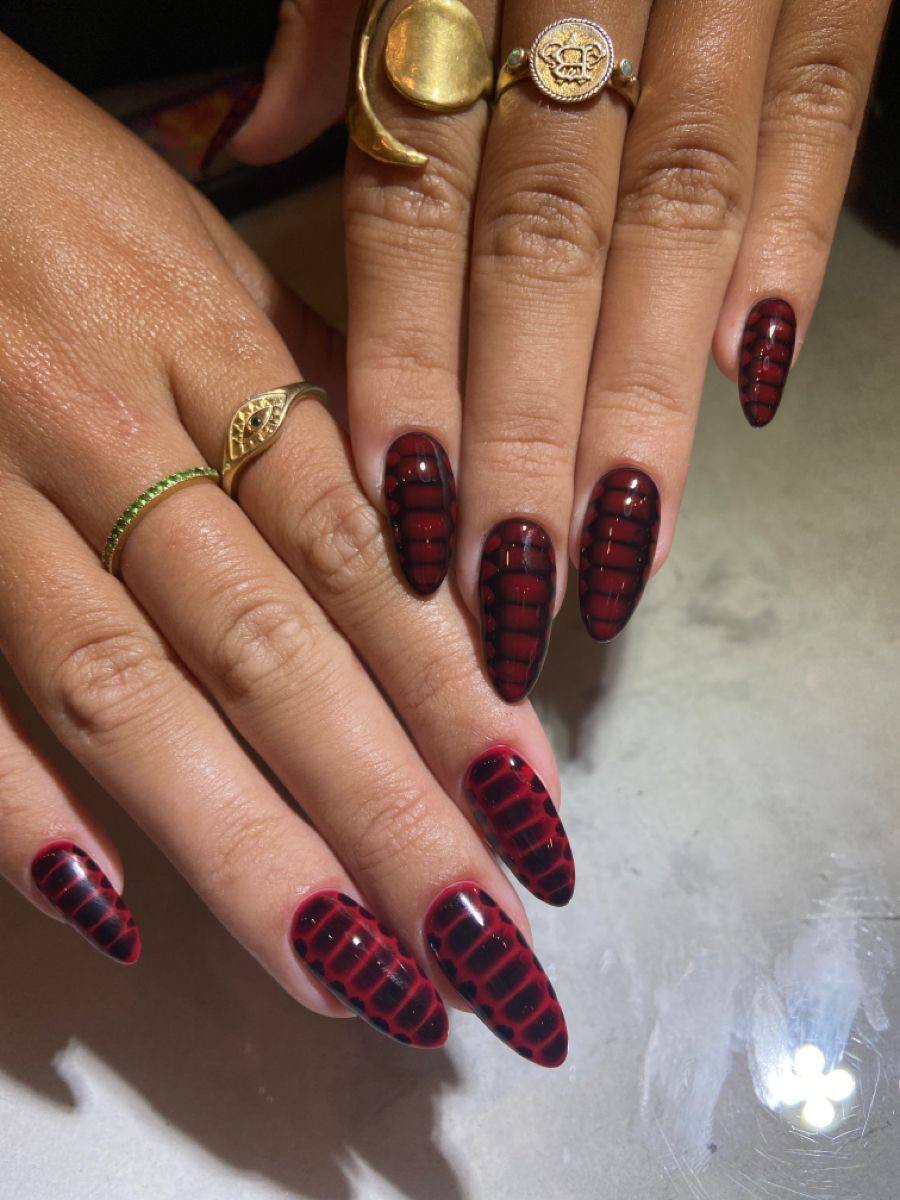 Black Cherry nails will be the trend for fall 2024: five ideas for inspiration. Photo