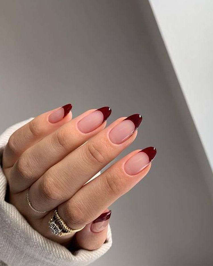 Black Cherry nails will be the trend for fall 2024: five ideas for inspiration. Photo