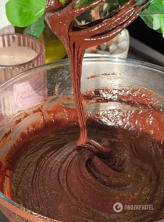 Chocolate and cream pie with cherries for tea: it is prepared in an elementary way