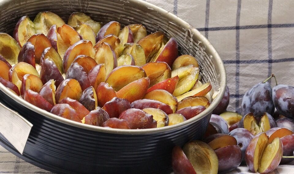 Plums can also be the basis for a pie