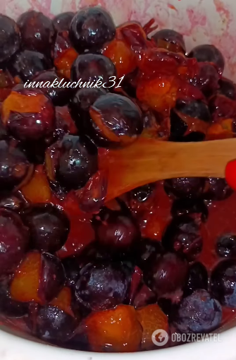 Delicious plum jam: how to make it thick and prevent it from burning to a pan