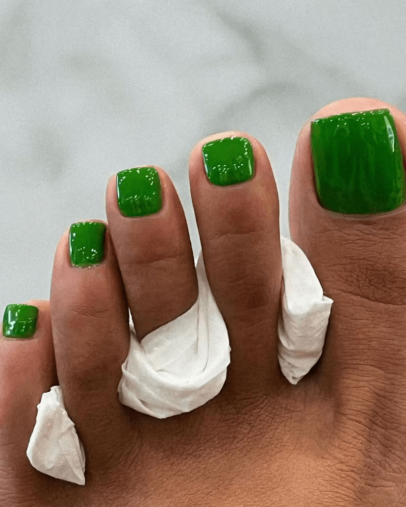 8 pedicure trends to try in the fall: from ''milk bath'' to ''old money''. Photo