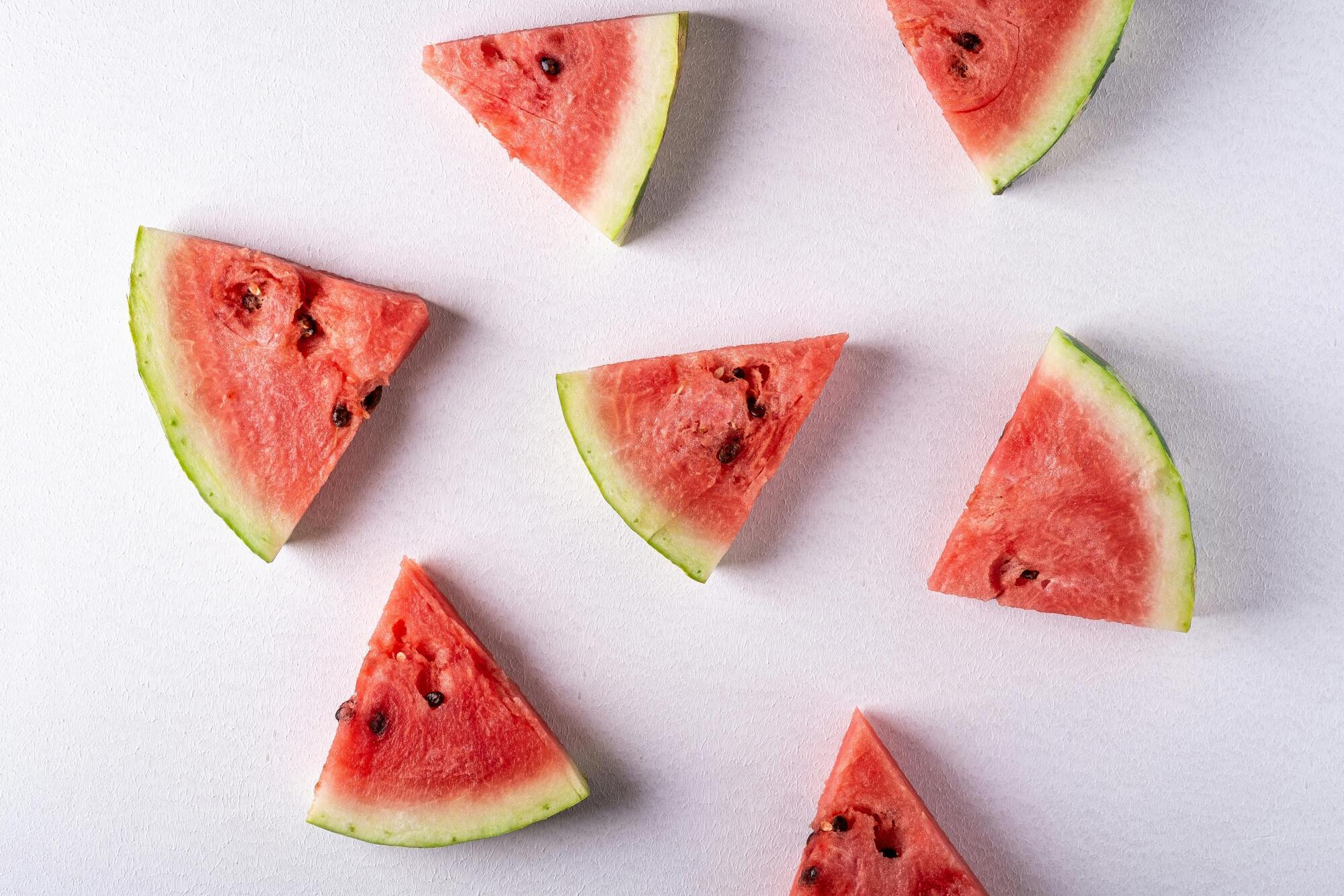 How to choose the right melon and watermelon in the store to avoid poisoning: tips from experts