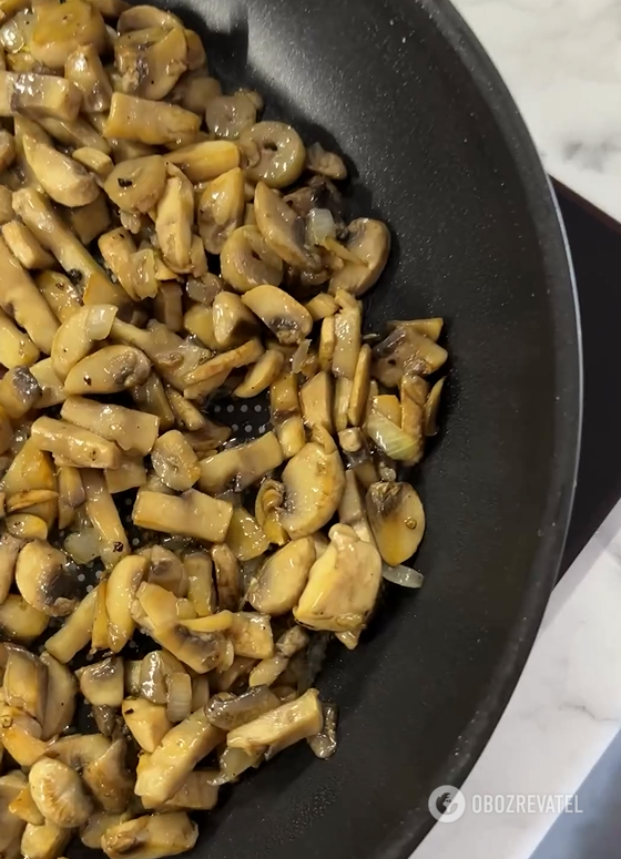 For buckwheat, potatoes or pasta: how to prepare juicy chicken rolls for dinner