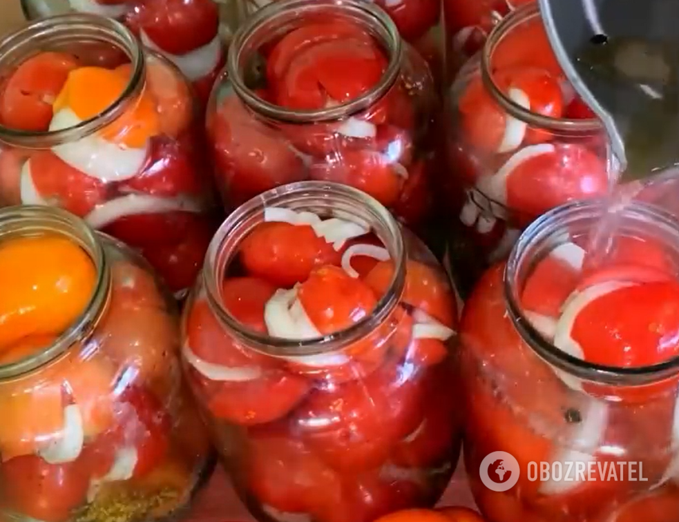 Tomatoes for the winter in the simplest marinade: how to quickly prepare canned food