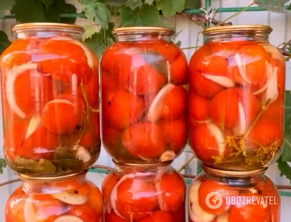 Tomatoes for the winter in the simplest marinade: how to quickly prepare canned food