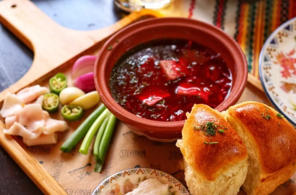 How to make delicious borscht and what ingredients should not be added to the dish