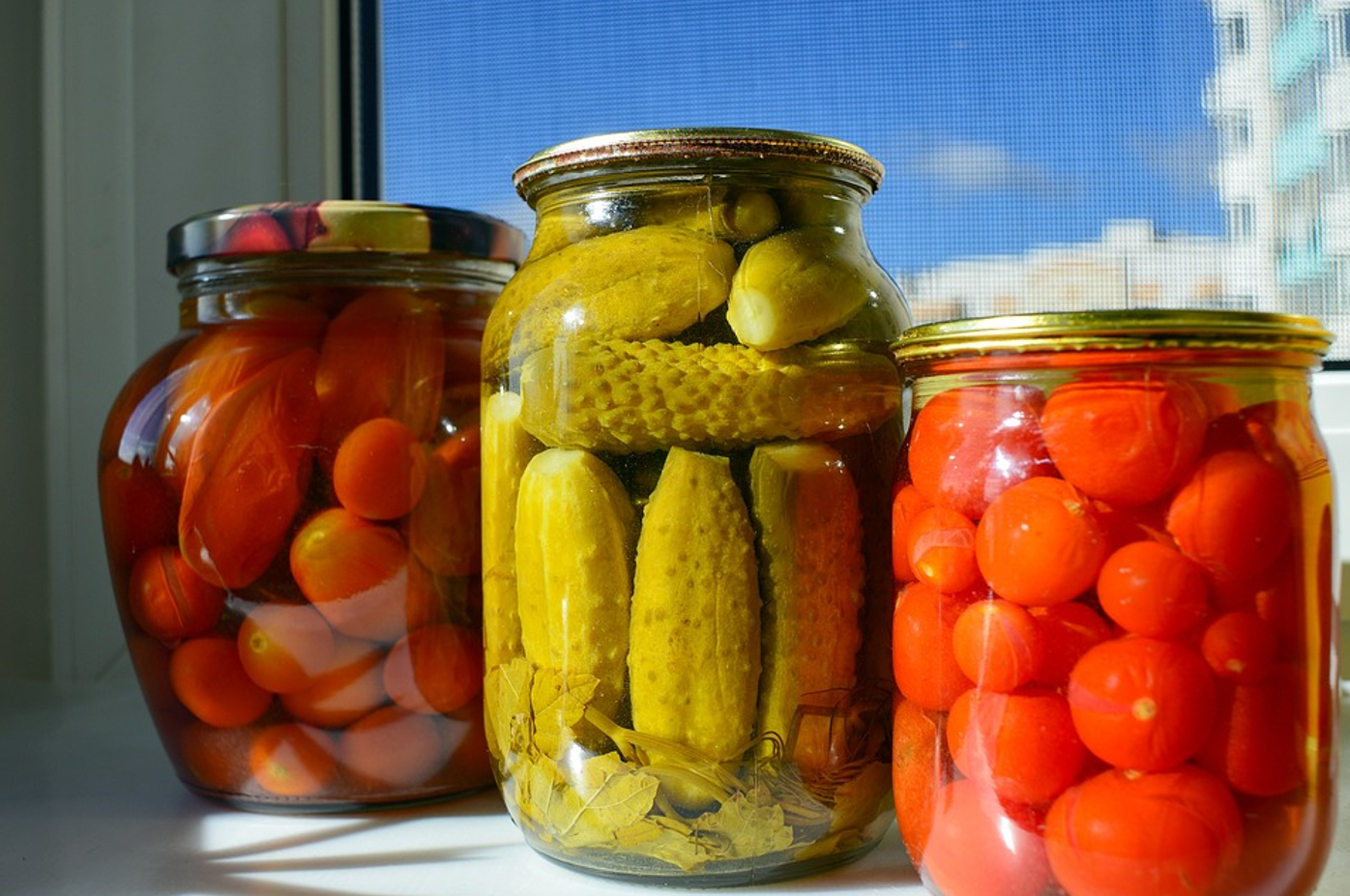 How to properly put fruits and vegetables in canning jars for canning