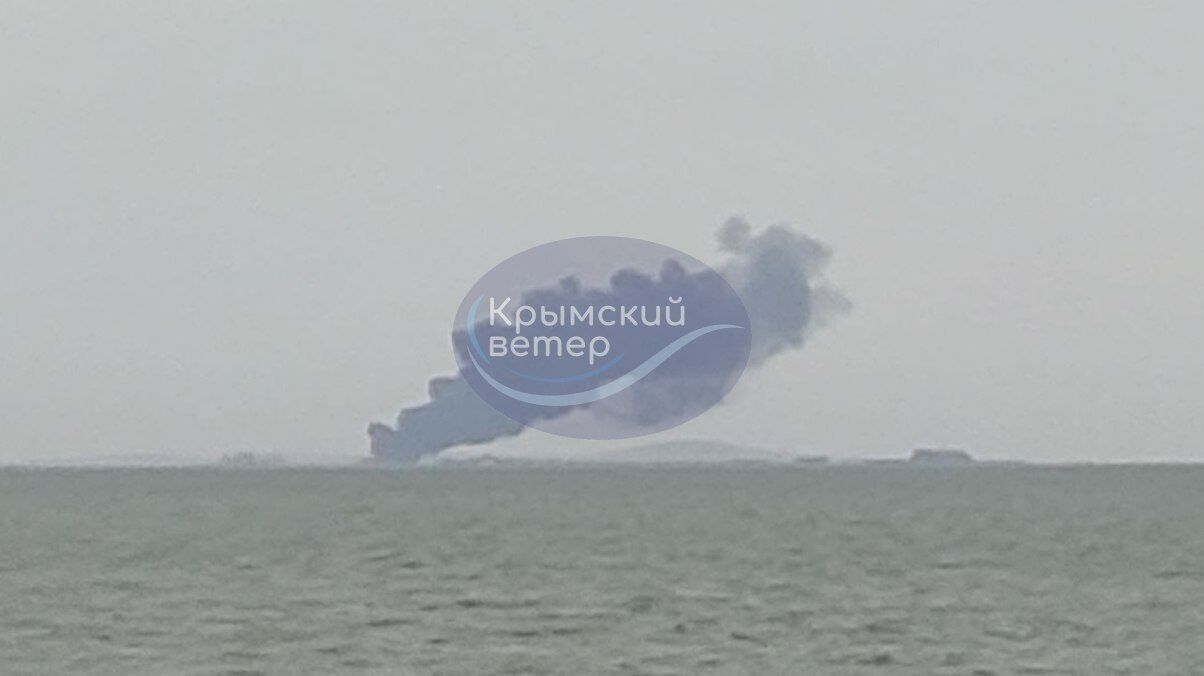 A ferry carrying fuel was hit: a large-scale fire in the ''Kavkaz'' port in the Kuban. Photos and videos