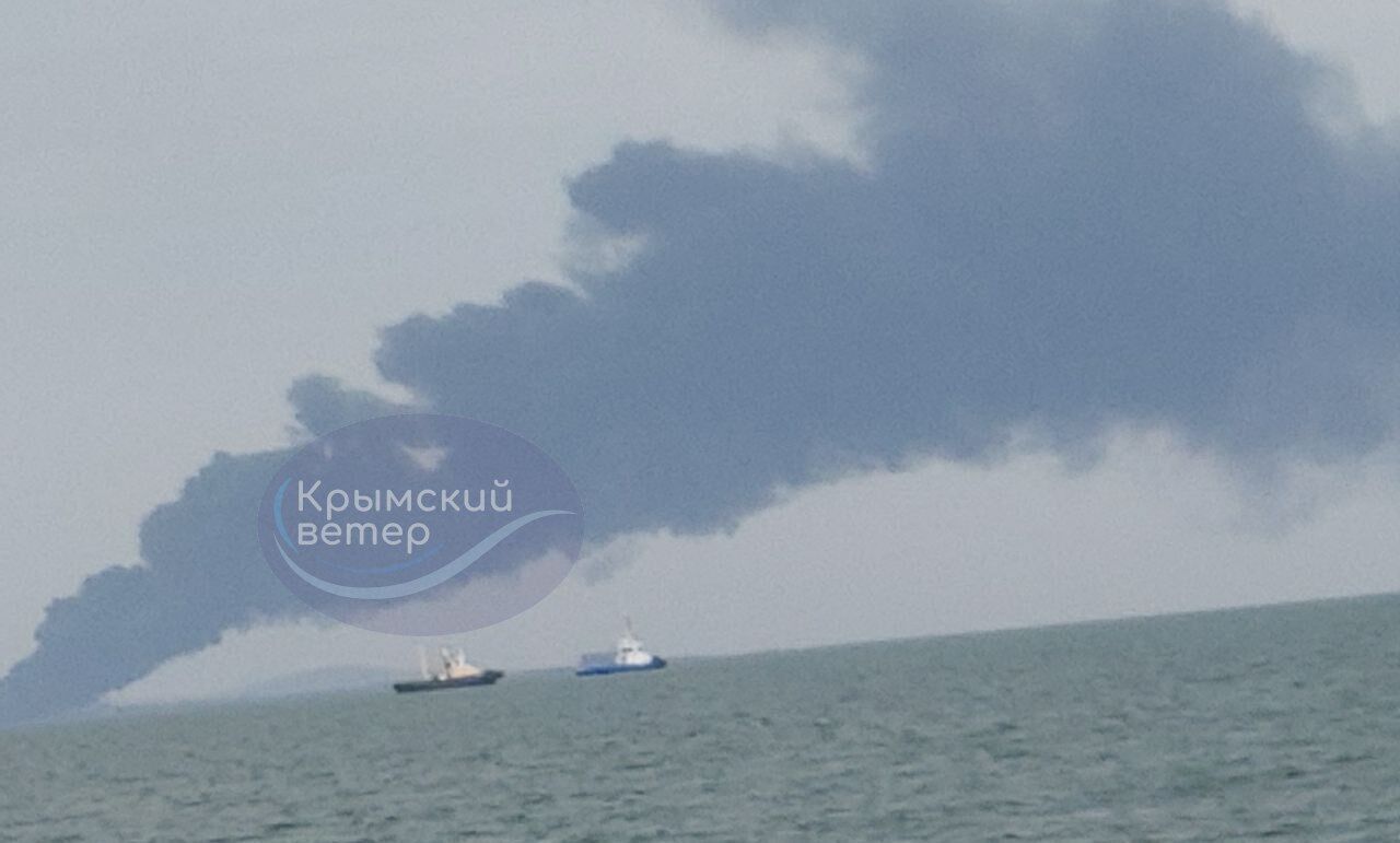 A ferry carrying fuel was hit: a large-scale fire in the ''Kavkaz'' port in the Kuban. Photos and videos