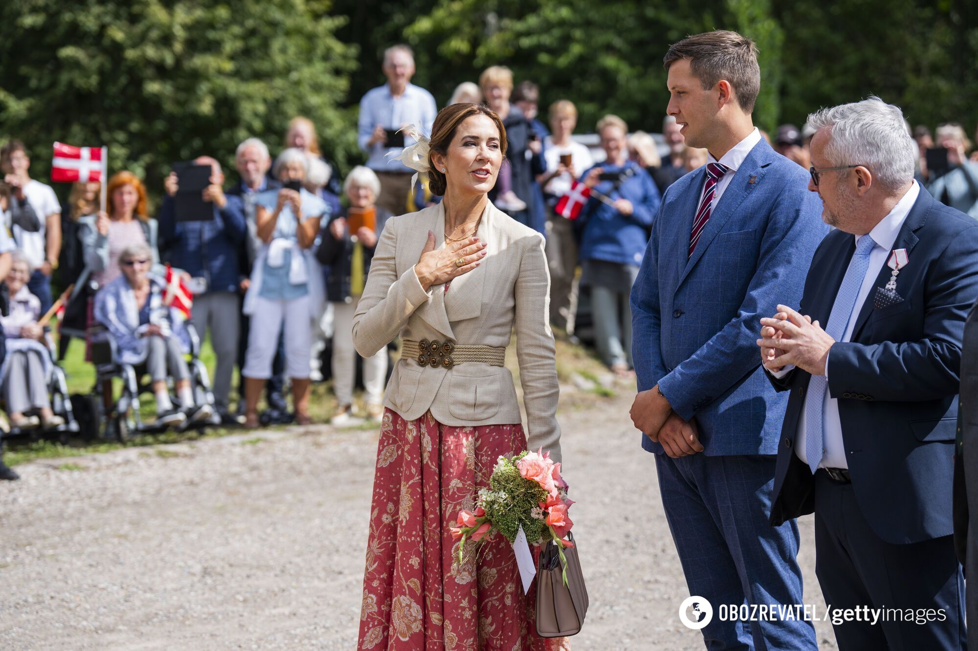 The Queen of Denmark put on the most fashionable skirt of the season, which is perfect for hot weather. Photo